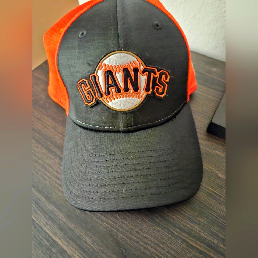 BNWOT NEW ERA SAN FRANCISCO GIANTS FLEX FIT